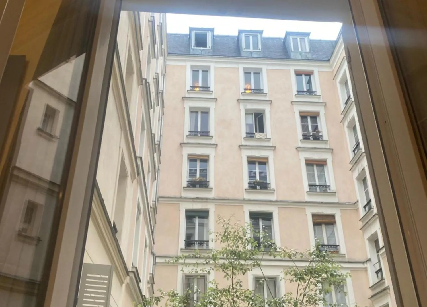 I Love Montmartre Eugene Suee - 2 Rooms ! Paris Apartment